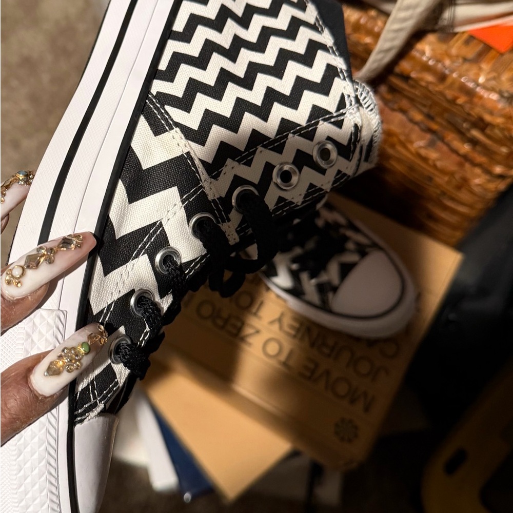 Converse Zigzag Pattern Sneakers brand new - Picture 4 of 8